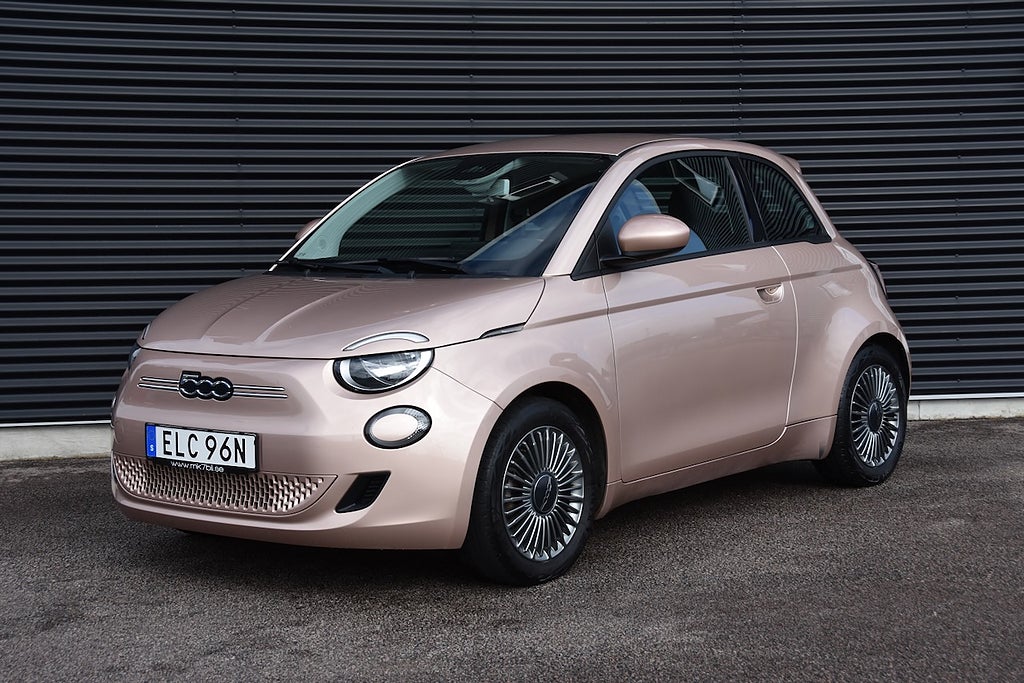 Fiat 500 e 42 kWh Carplay 320 km Räckvidd "Vinterhjul"