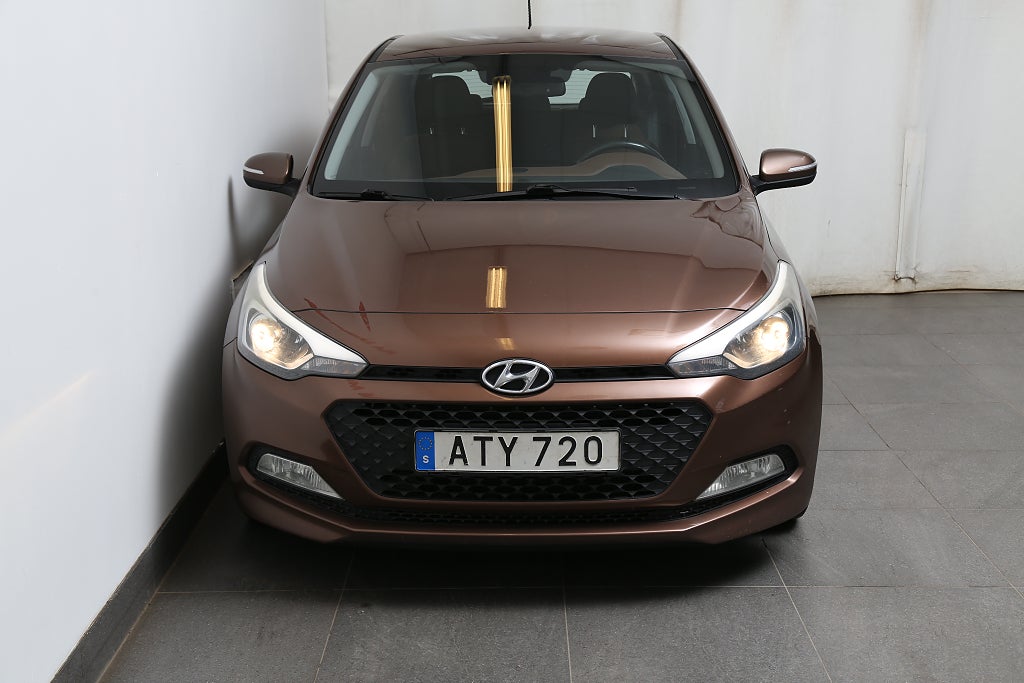 Hyundai i20 1,4 101hk Premium Automat P-sensor 2016