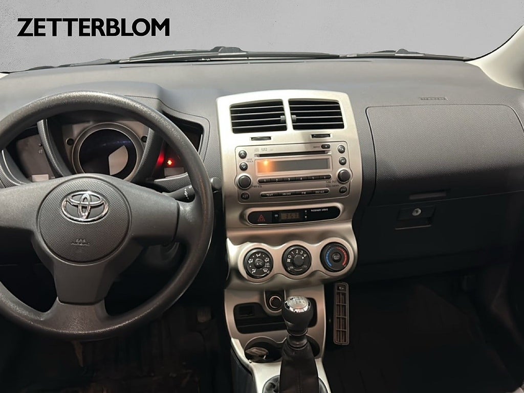 SUV Toyota Urban Cruiser 10 av 16