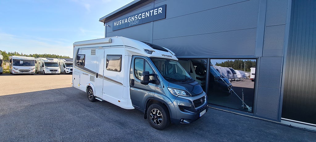 Weinsberg Carasuite 650 MF "dragkrok, franskbädd"