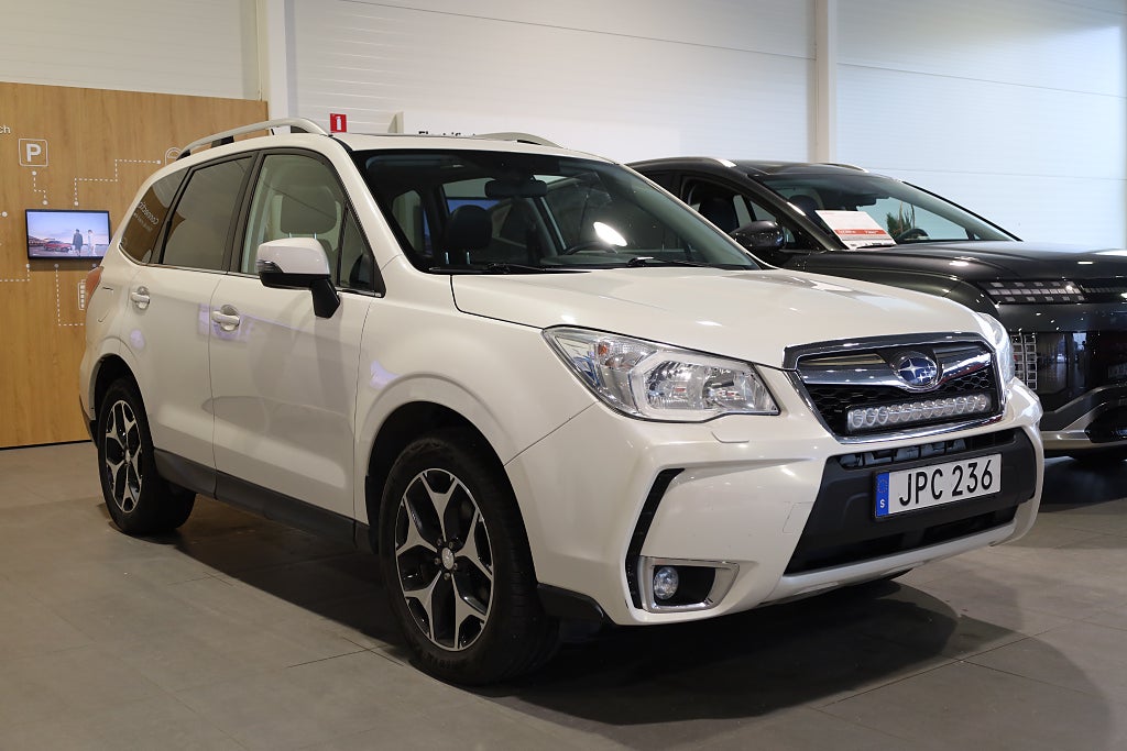Subaru Forester 2.0 4WD XT 241HK Drag M-Värme H&K Navi Kamera Panorama 2014