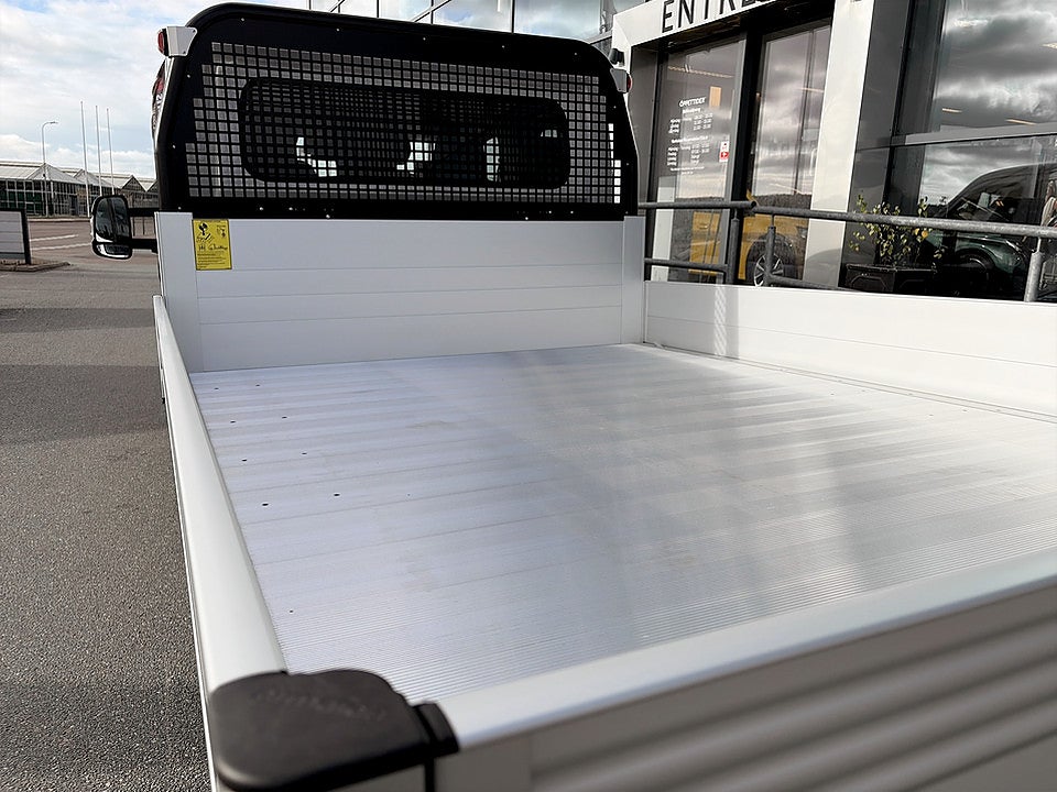 Bild på Peugeot Boxer DH Flak L3050 180hk Aut - OMGÅENDE LEVERANS!