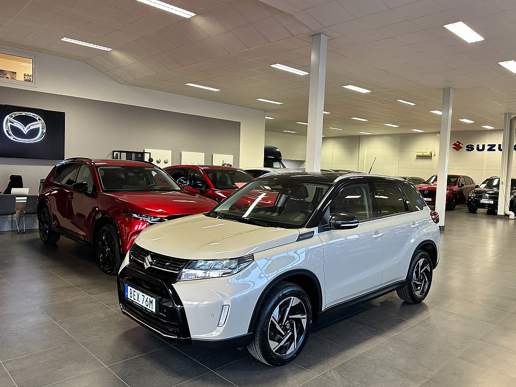 Suzuki Vitara Hybrid Inclusive - Panorama - Dragkrok - B-Kamera