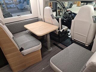 Husbil-halvintegrerad Adria MATRIX 670 SL 60Y 11 av 28