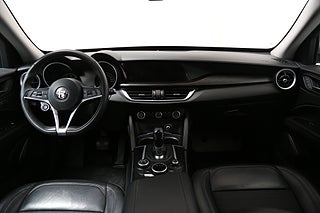 SUV Alfa Romeo Stelvio 11 av 27