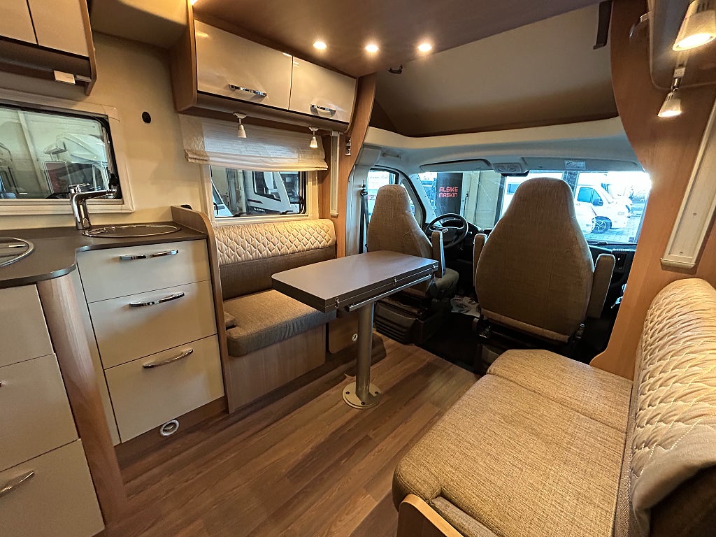 Bürstner Lyseo T 736 / Taksäng / Elpatron / Duo-control - Bürstner