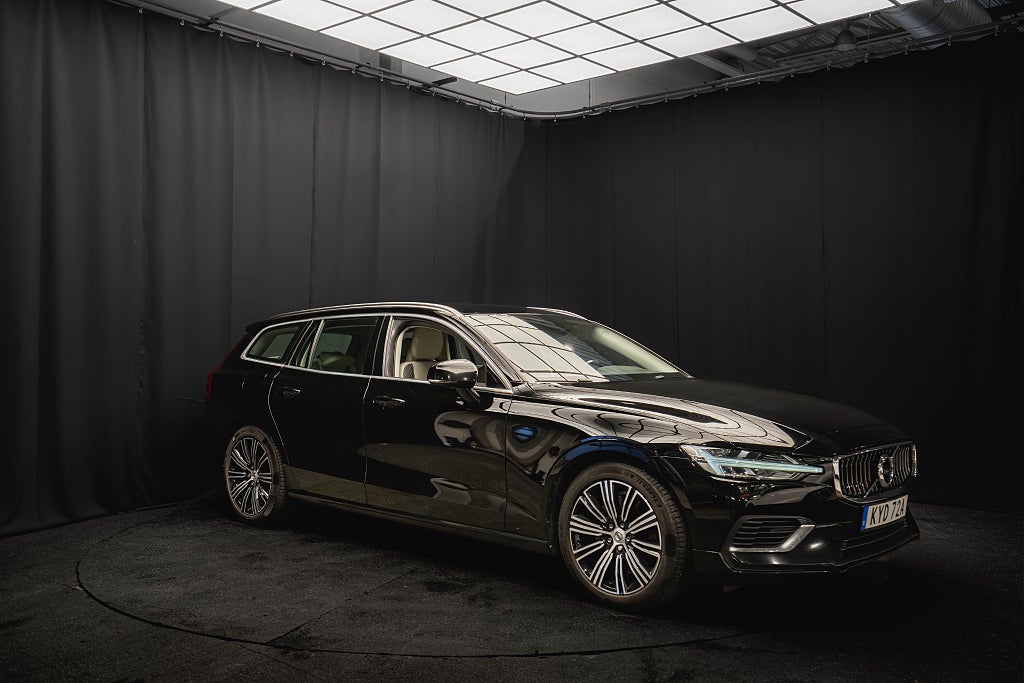 Volvo V60 Recharge T6 AWD DRAG H/K KAMERA PILOT P-VÄRM 2-ÄGARE