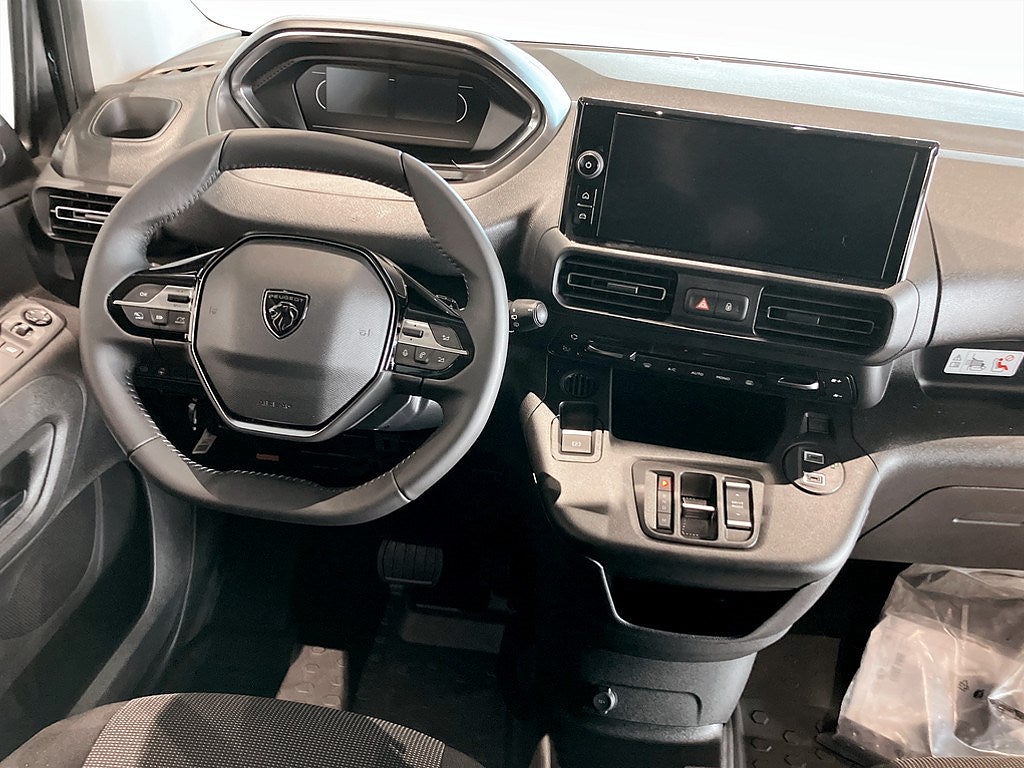 Bild på Peugeot Partner Crew cab 1.5 BHDi 130hk Aut L2 - B-KAMERA, DRAG