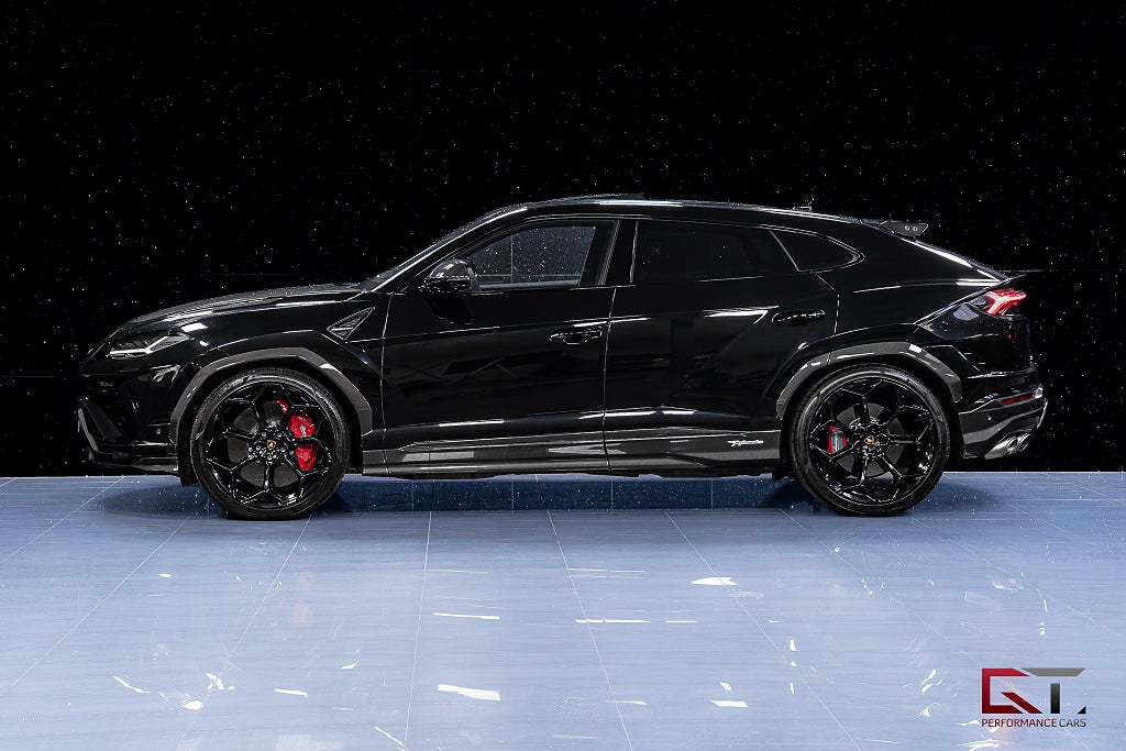 Lamborghini Urus Performante 60th Anniversary MOMS Full Carbon Akrapovic
