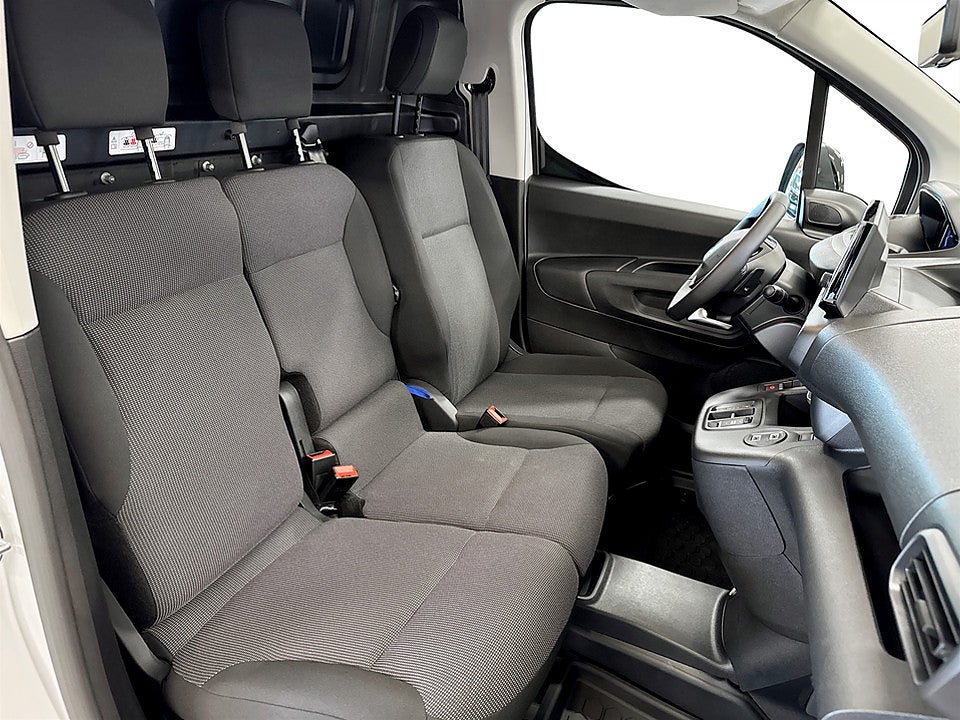 Bild på Peugeot Partner Plus+ 130hk Aut L2 - OMGÅENDE LEVERANS!