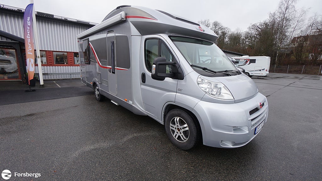 Bürstner T735 Ixeo / Golvvärme - el / Solcell