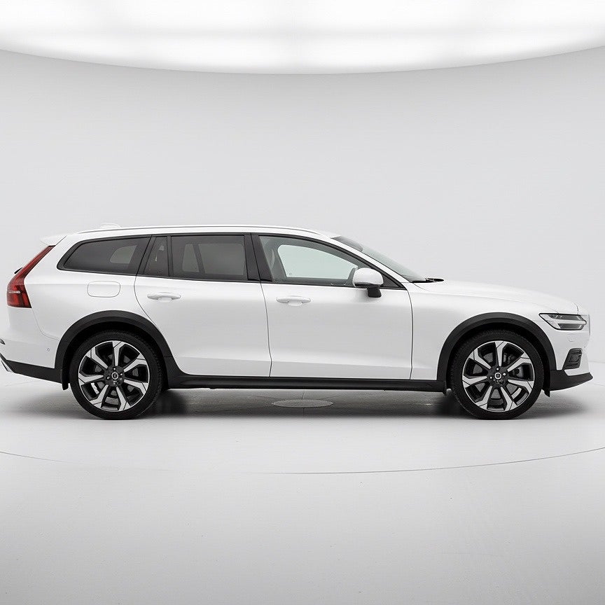 Volvo V60 Cross Country B4 AWD / Inscription / Panorama
