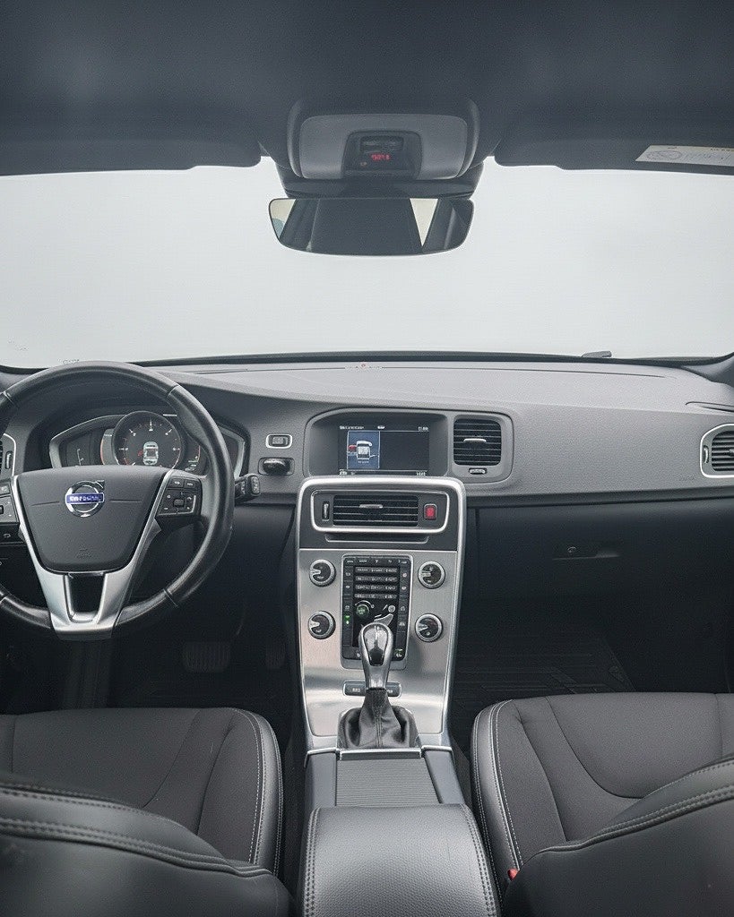 Volvo V60 D5 Plug-in Hybrid AWD Business Adv Drag Voc Blis