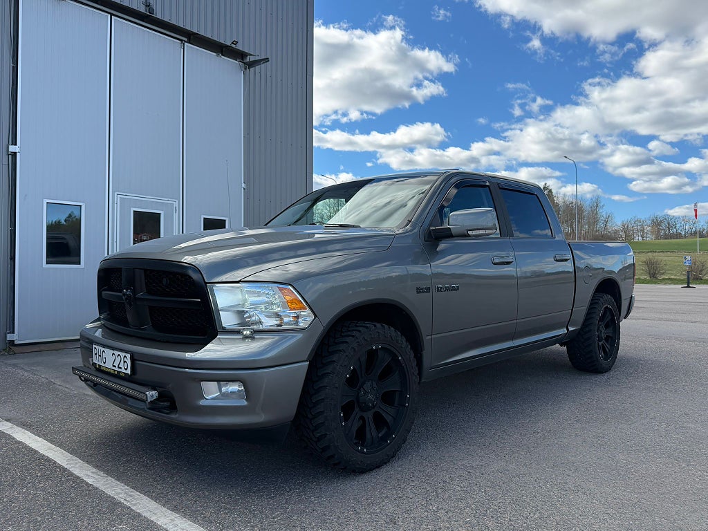 Dodge RAM  1500 Crew Cab 5.7 V8 HEMI 4x4 LARAMIE
