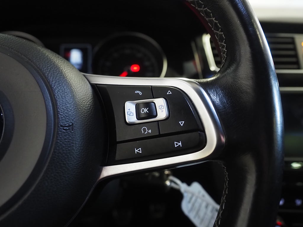 Volkswagen Golf Sportscombi 1.4 TSI 150hk GT R-Line Drag Kamera Pluspkt 2016