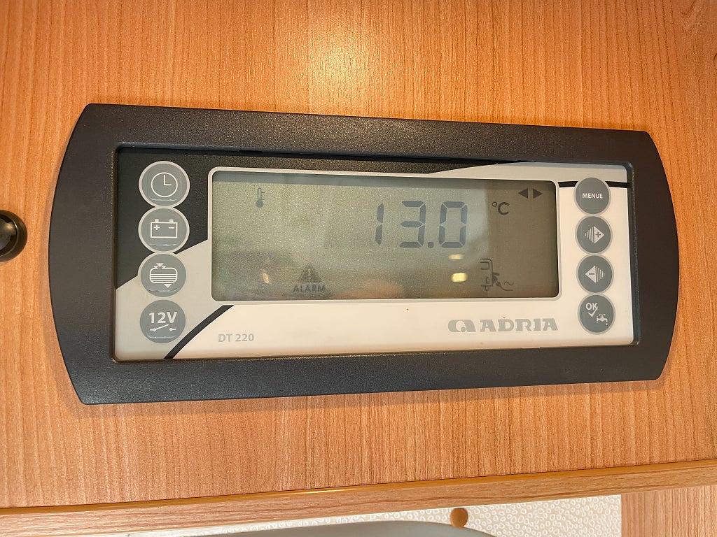 Adria Vision 707 SL /AC bodel/Solcell x2/Ugn/Taksäng/Långbäddar/Fint s - Adria