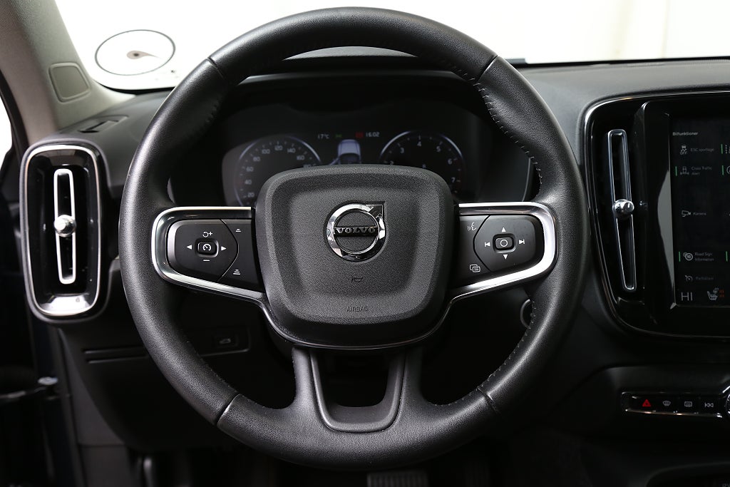 Volvo XC40 B4 Bensin 197hk Momentum Adv SE AWD 360° Drag Teknikpkt 2021