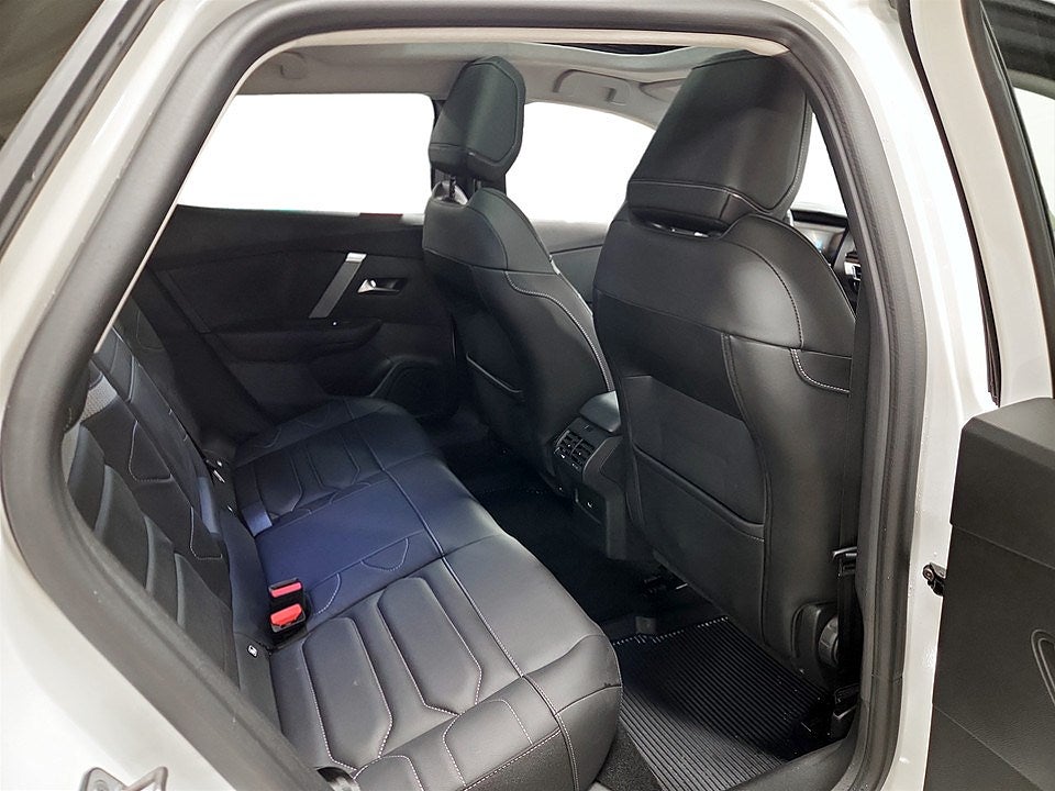 Bild på Citroën C4 Shine Exclusive 1.2 PT 130hk Aut - B-KAMERA, ELSTOL