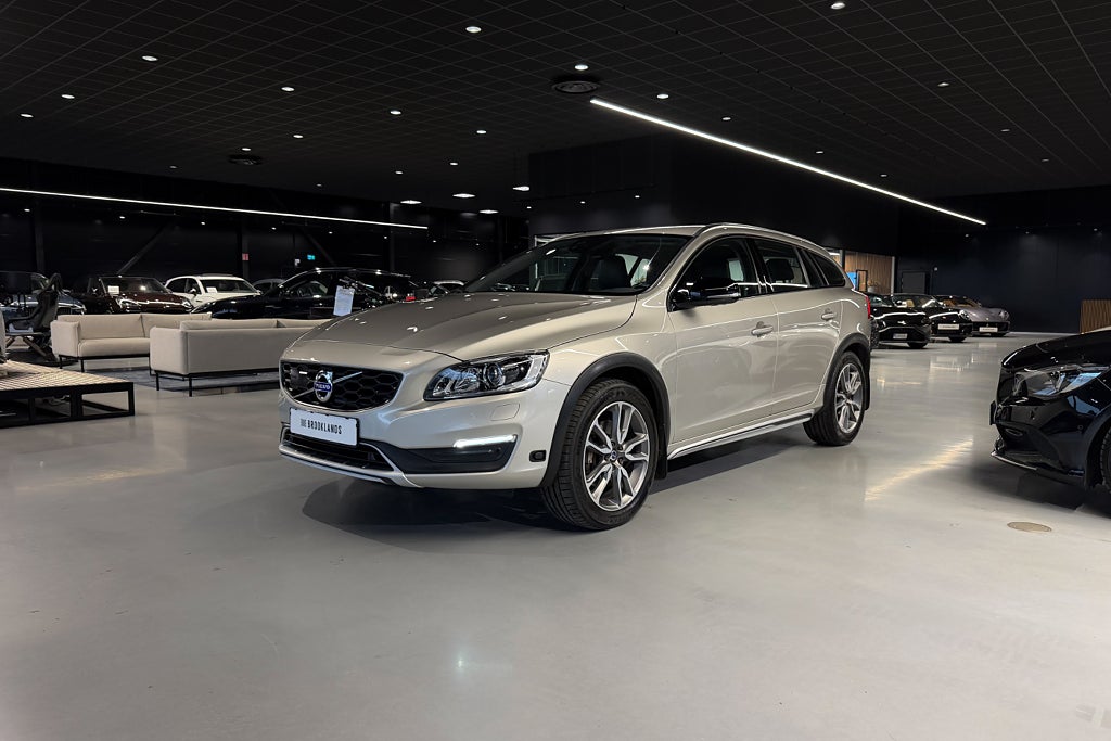 Volvo V60 Cross Country D4 Geartronic Classic Pro / Dragkrok / 1 ägare sedan ny
