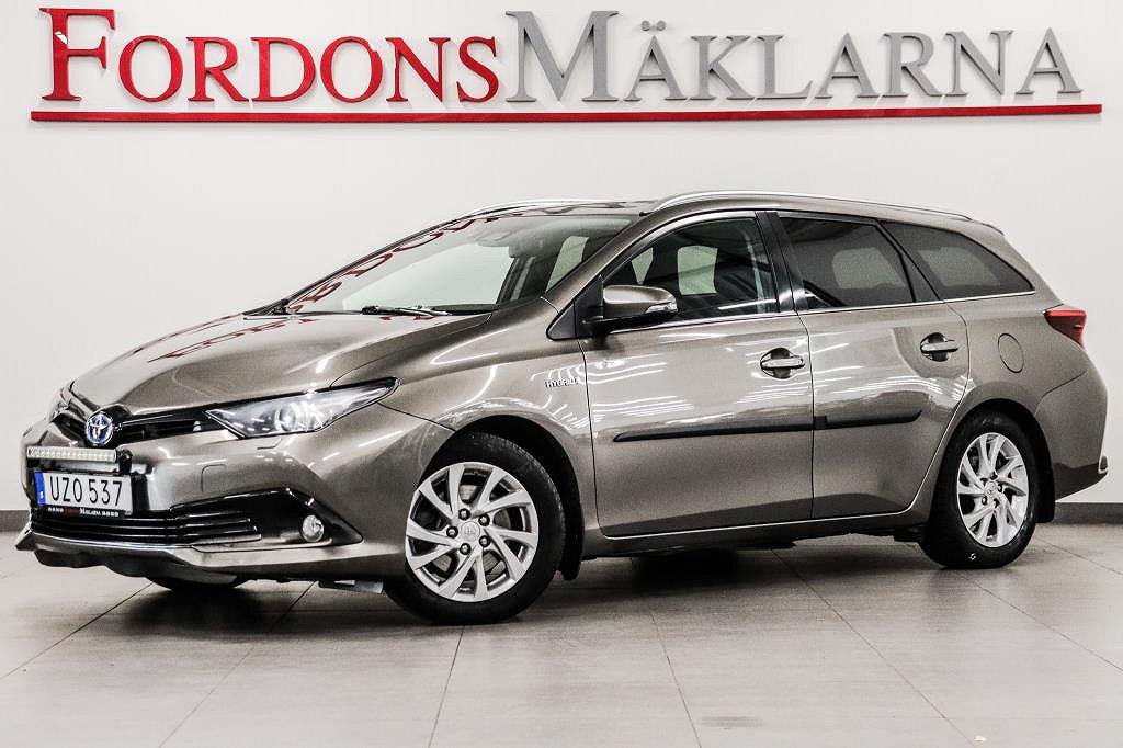 Toyota Auris TOURING SPORTS HYBRID e-CVT 136HK VÄRMARE S+V