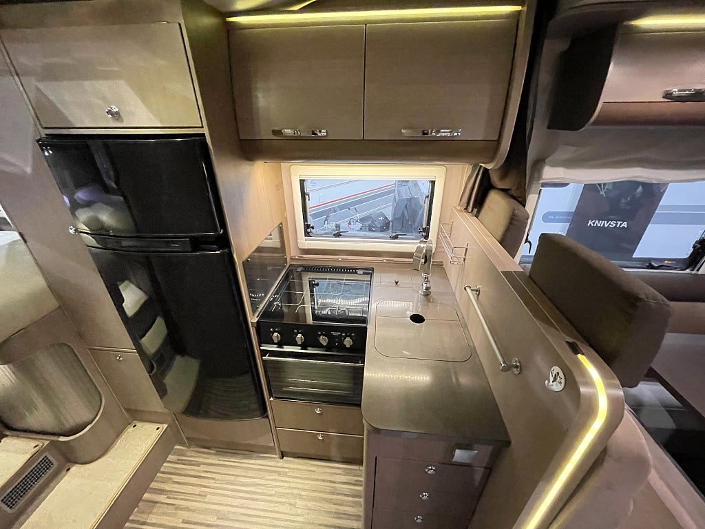 Adria Matrix Supreme 687 SL / ALDE / Taksäng / Solcell /Ugn /  - Adria