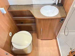 Husbil-halvintegrerad Kabe TM 880 LT 23 av 29