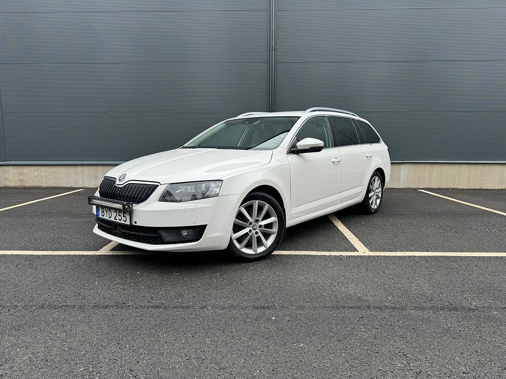 Skoda Octavia Kombi 1.8 TSI 4x4 Värmare Drag SoV hjul 