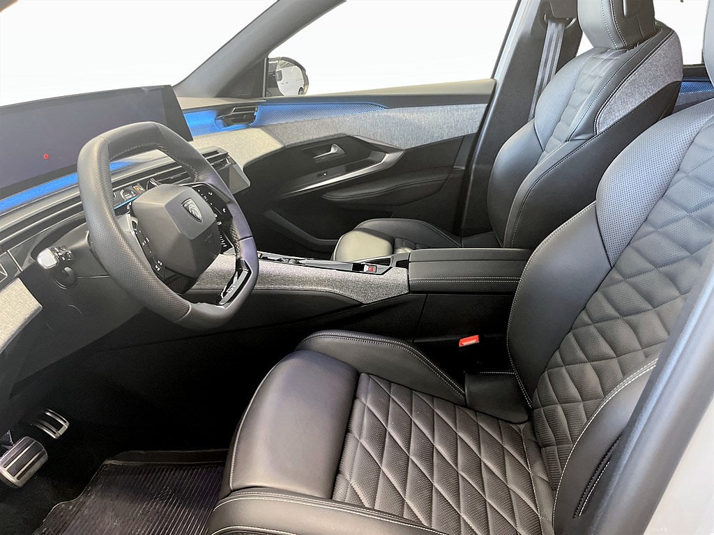 Bild på Peugeot 5008 GT Ultimate HYBRID 136hk Aut - 7-SITS, 360-KAMERA