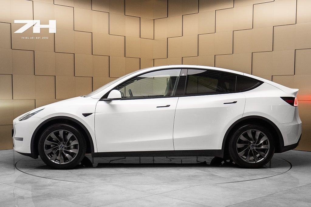 Tesla Model Y Long Range AWD / Drag / Pano / Autopilot