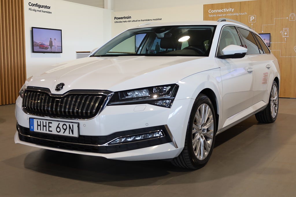 Skoda Superb iV Kombi 1.4 TSI iV Business Edition Drag Värmare 2022