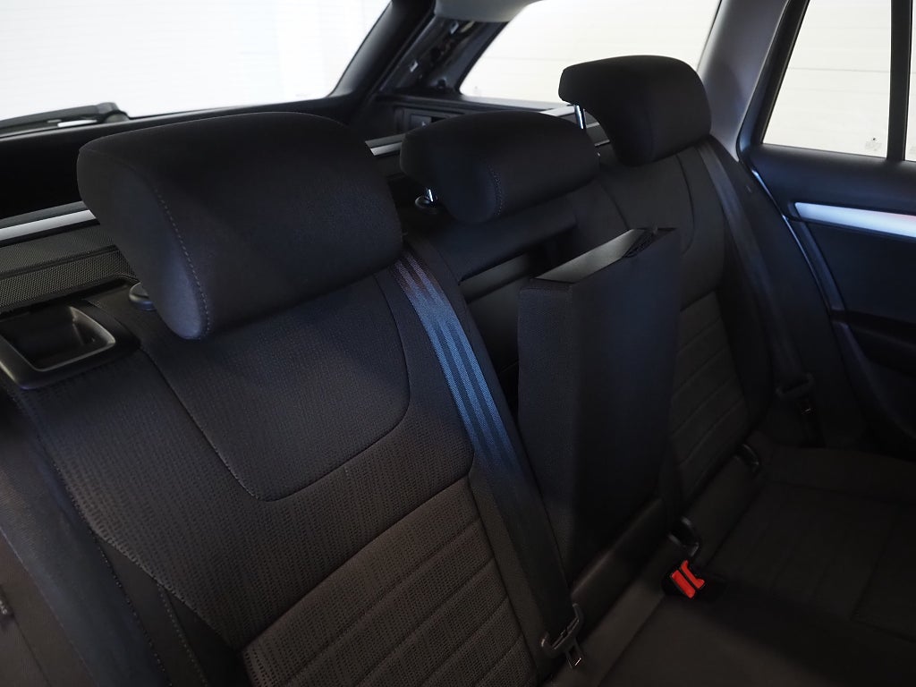 Skoda Octavia Kombi 1.4 TSI 150hk Style Dragkrok P-Värm P-Sensorer 2016