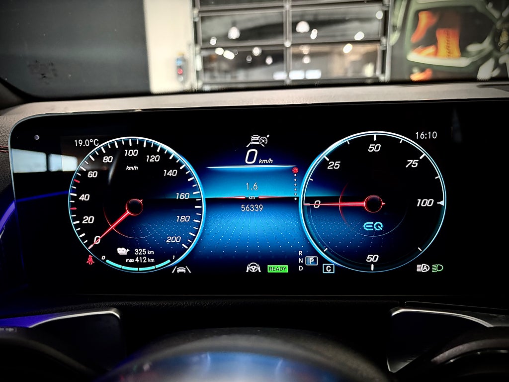 Mercedes-Benz EQB 300 4MATIC AMG Line Värmare. - bild 17