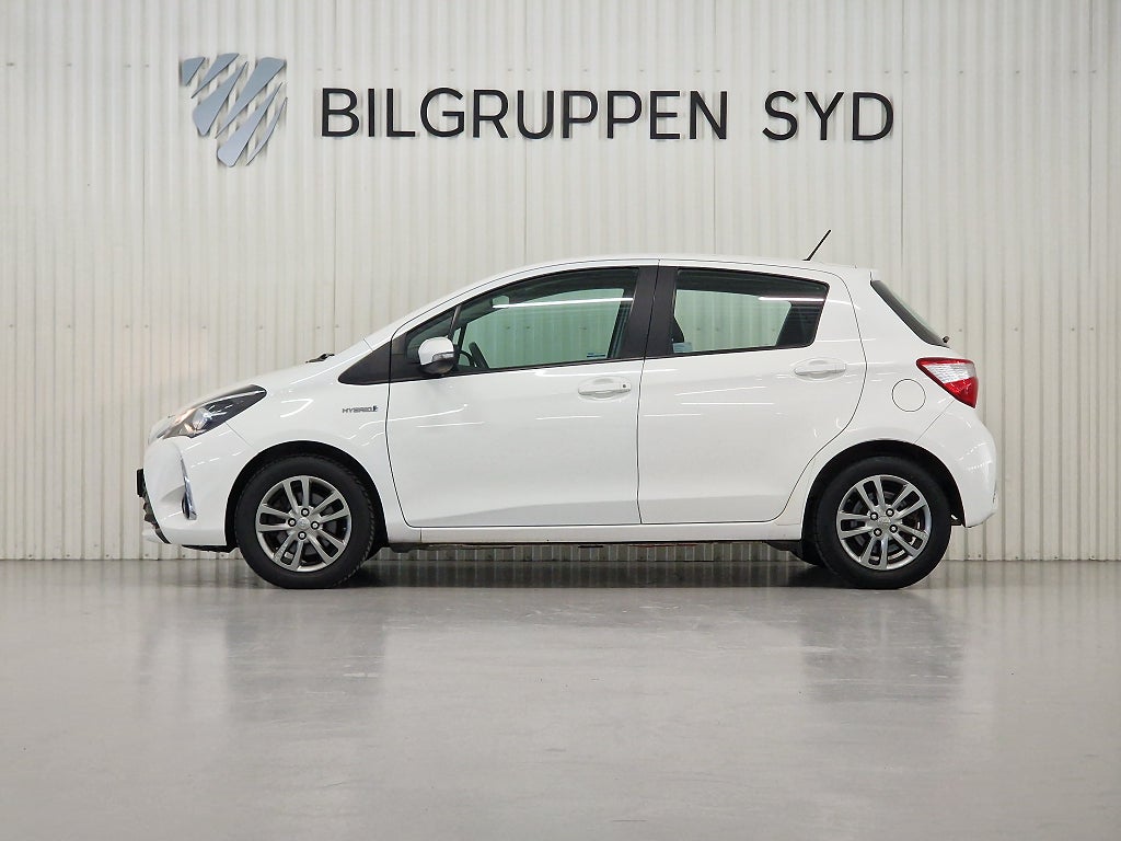 Toyota Yaris Hybrid e-CVT Active|B-kamera|Nybesiktigad|