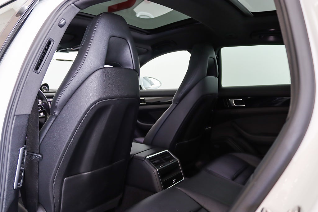 Porsche Panamera 4 E-Hybrid Sport Turismo Facelift PASM Pano Bose