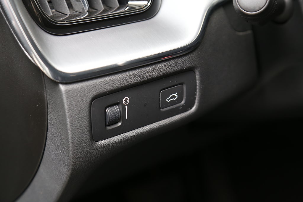 Volvo XC60 T5 250hk Momentum SE ll Aut VOC CarPlay