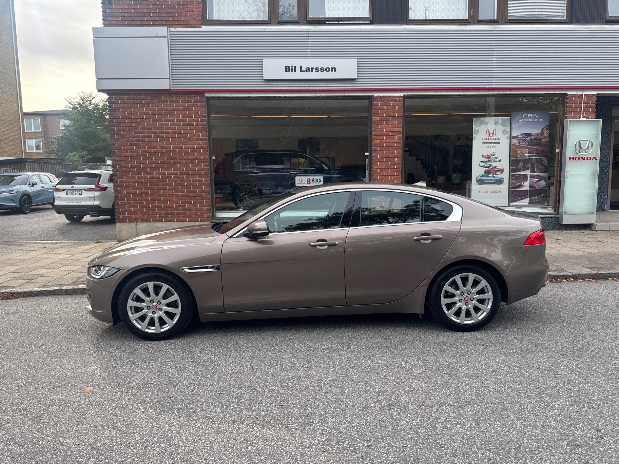 Jaguar XE 20d Automat Euro 6 180hk, bild 6/17