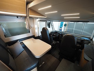 Husbil-integrerad Adria Sonic Plus 700 SL 6 av 19
