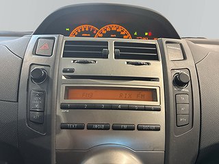 Toyota Yaris 5-dörrar 1.33 Dual VVT-i Värmare S&Vdäck ISOFIX