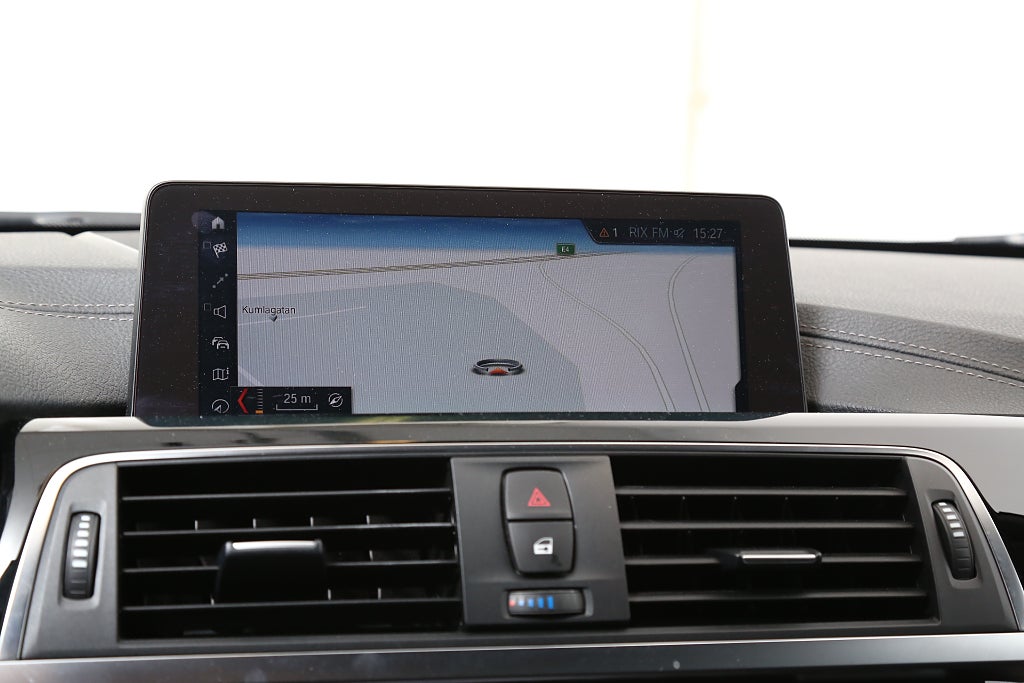 BMW 330e Sport line Sedan 252hk | Navi | Hi-Fi | P-Sen | BT | 2018