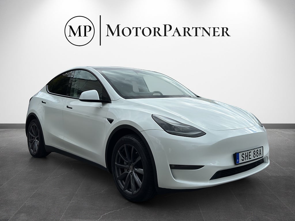 Tesla Model Y Long Range AWD Värmepump Autopilot MOMS