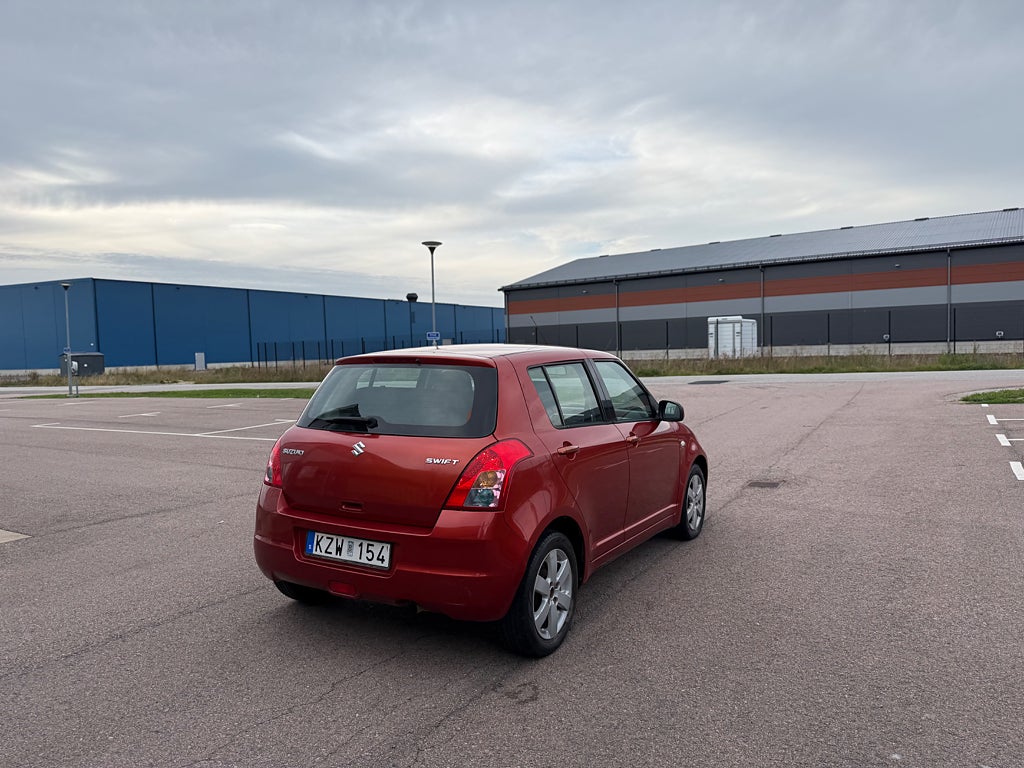 Suzuki Swift Suzuki Swift / / 2 Brukare / / Års skatt 998kr 