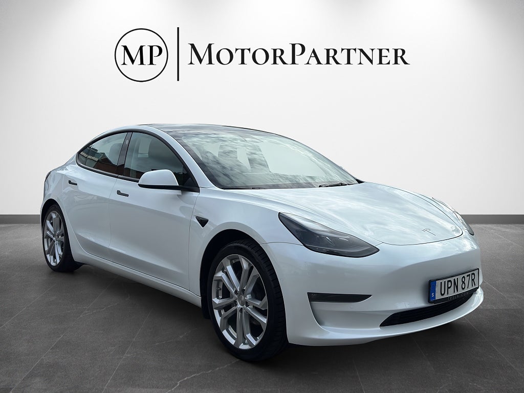 Tesla Model 3 Long Range AWD 498HK Värmepump Autopilot Pano MOMS