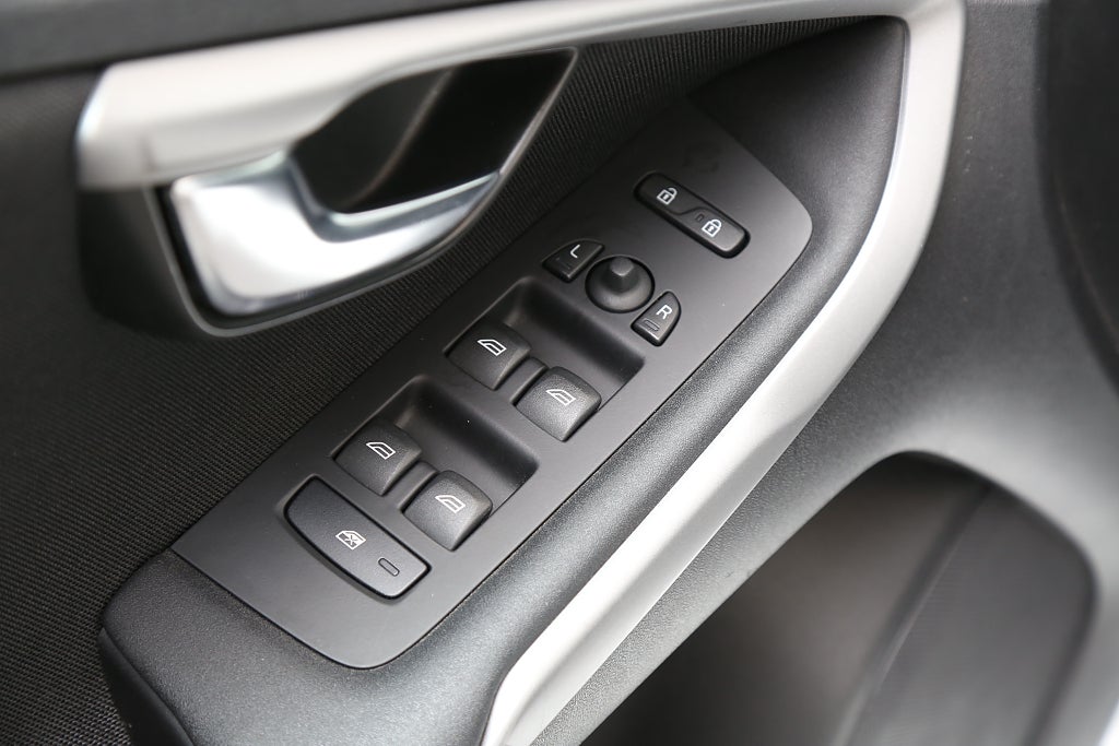 Volvo V40 T3 150hk Kinetic Kamera P-sensorer 2013