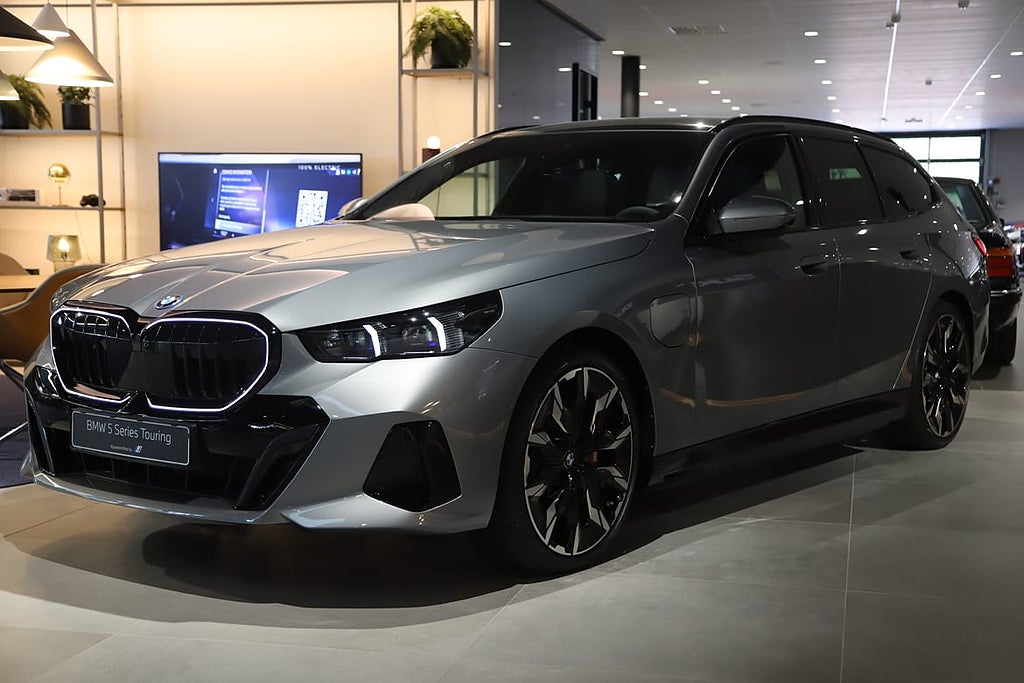 BMW 550e xDrive Touring INDIVIDUAL / 21" / DAP / B&W