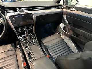 Volkswagen Passat Variant GTE Drag Cockpit Pvärm GPS SoV