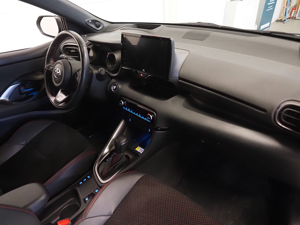 Toyota Yaris Hybrid 116hk CVT GR Sport |Navi|Backkamera|HUD| 2022