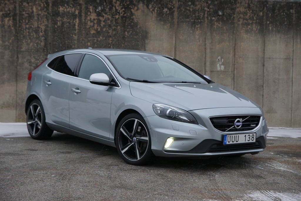 Volvo V40 D4 R-Design|Navi|BLIS|Värmare|Keyless|Kamera|