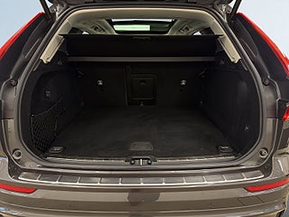 Volvo XC60 Recharge T6 AWD Geartronic PlusDark Edition 360Kam/Drag – bild 12