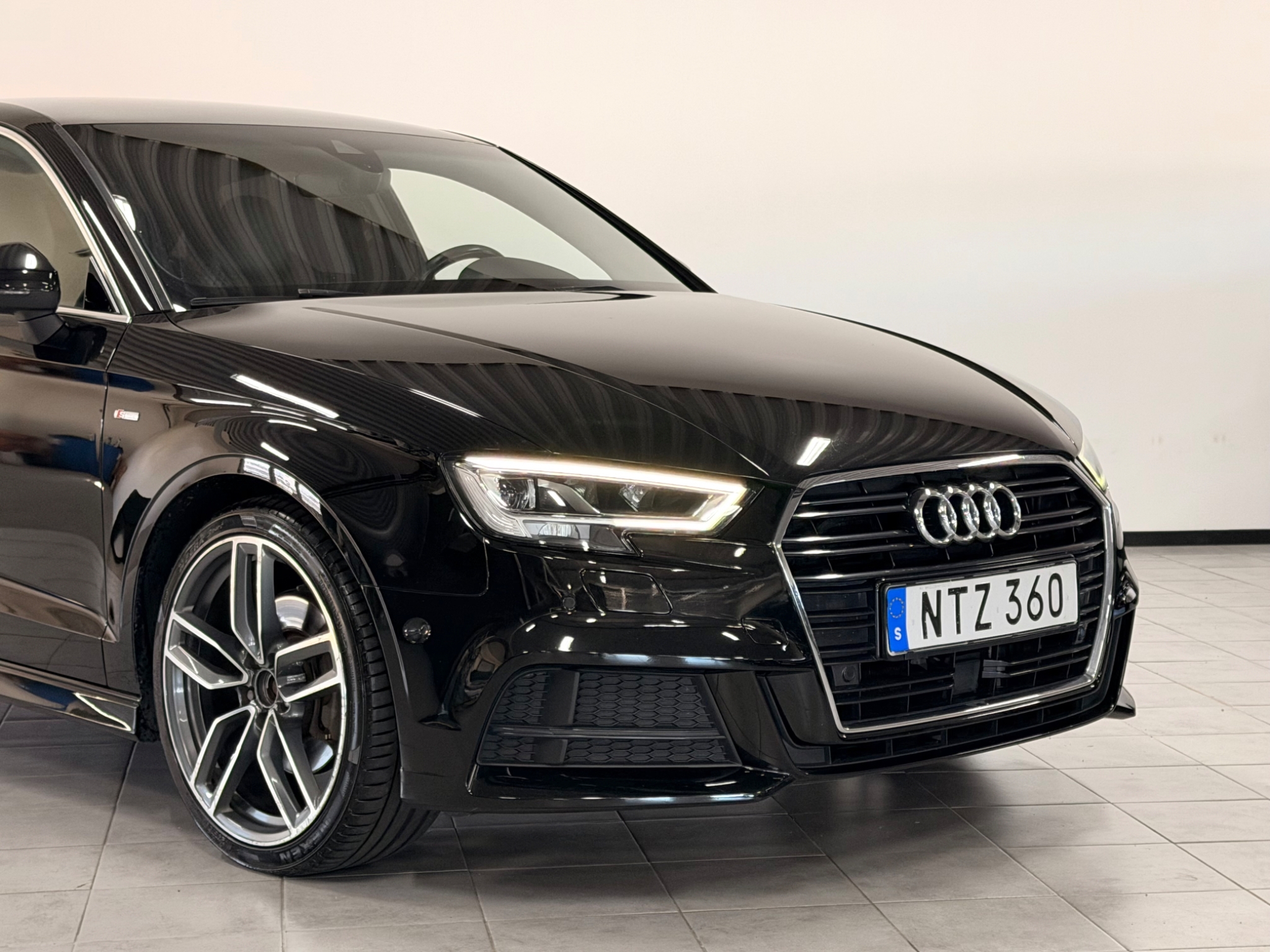Audi A3 Sedan 2.0 TDI B&O 2017, bild 4/10