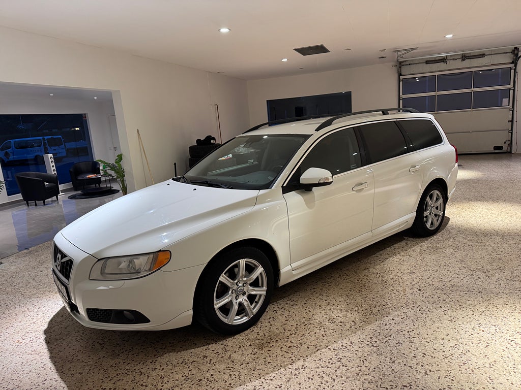 Volvo V70 D3 Momentum drag välvårdad 